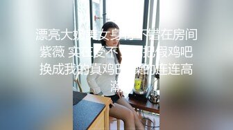 3P学生制服小美女前後共同夹击,被长屌小哥後入壹下壹下撞击,顶到子宫,妹子发出真实叫声