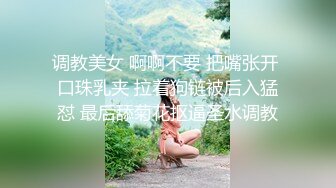 [MP4]【如充气娃娃一般超粉美穴】两根水晶假屌一起插，塞满双洞，大黑牛震动双倍快乐，高潮出水毛巾多湿了太骚了