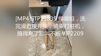 【福利】雄穴中出 黝黑大胸壮男 白色紧身小三角泳裤 好身材一览无遗(上) 