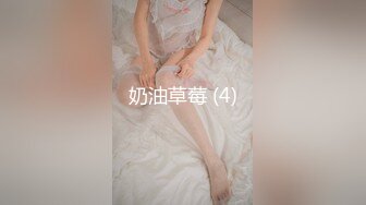 【女技师在按摩旁边小哥上来要操逼】给客人带上眼罩，旁边摸摸搞搞，掏出大屌吸吮，S型身材翘起美臀，后入爆操大声啪啪