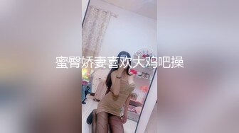 大二情侣宾馆开房时男友打开摄像头要自拍做爱,女友不同意在床上乱躲就是不让操！