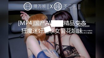 约了个少妇两男一女玩3P，跪着口交扣逼边口边后入搞完旁边观战