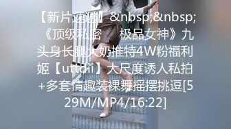 [MP4/ 837M] C罩杯顶级美乳，黑丝美腿眼镜美妞，大战头套男，扒掉内裤第一视角正入，夹着奶子乳交