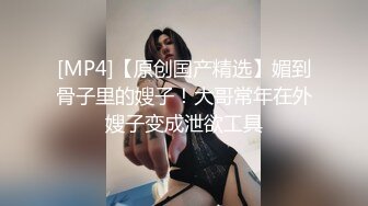 《高端针孔广角偸拍》海滩简易换衣棚连续偸窥多位小姐姐冲洗换衣亮点多多意外收获色男与女友一起脱光缠绵鸡巴硬了直接开草