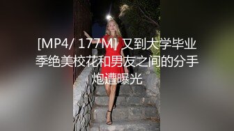 白毛女友穿白丝，爱在镜头前比耶