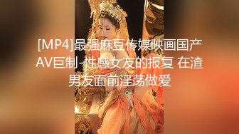 逛万达厕所还是挺旺的，来女生厕所的络绎不绝 一下子拍三个小逼，再出来等候拍脸 有美有轻熟少妇！