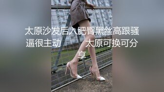 现在都是些什么人 大冷的天在公交站台就吃鸡啪啪 为所欲为被来往的司机注视 妹子还叫的这么响