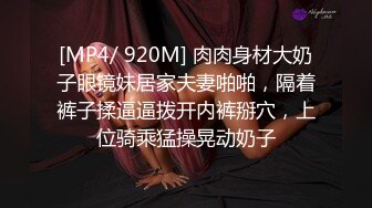 内衣店监控拍摄到妈妈带女儿来定做胸罩