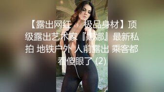 餐厅服务员小美女，来大姨妈了还要上班，正巧上厕所拍下了这一幕，底下还在流血！