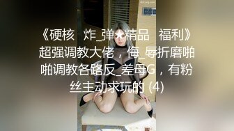 街拍 高挑美女憋不住路边小解