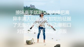 短发萌妹情趣学生制服小短裙 ，浴室跳蛋假屌轮番上 ，震的太爽表情很享受