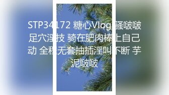 在镜子前露脸自拍的出轨风骚人妻，呻吟大叫