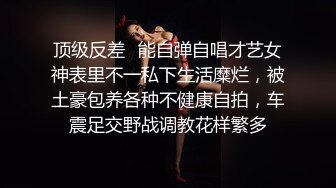 重口味SM胸大翘臀女孩手被绑住裸体囚禁在房间里恐怖黑衣人抽打刺激酮体叫声无奈可怜