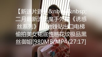 娇小纹身的妹子，撅起屁股后入操逼女上无套啪啪打桩，不过瘾再用道具跳蛋自慰