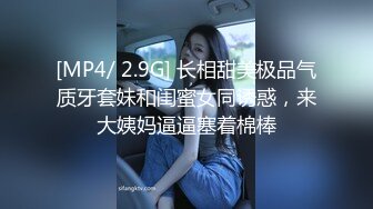 舞蹈系清纯甜美眼镜萌妹桃子小尺度诱惑，脱下内裤扭动性感大屁股，张开双腿揉搓粉穴，揉捏奶子掰穴给你看