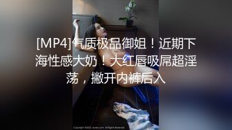 颜值小妹，和套头男粉色裤头扒下一看，白虎一线天，开心吃屌无套啪啪，暴力打桩，战炮后入