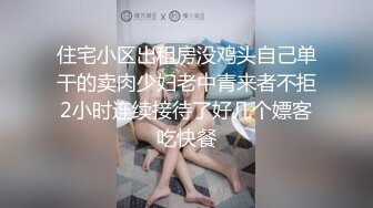 一群如饥似渴的狼扑向可怜兮兮的女人