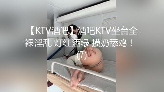 商场女厕偷拍大长腿牛仔裤美女 多毛小黑B