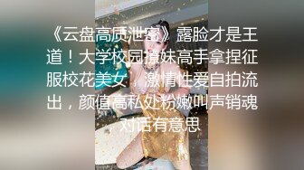 村花推油会所里的骚技师上钟偷拍顾客享受全程，全身精油按摩打飞机撩菊花，把小哥伺候好了自己拿跳弹自慰骚逼