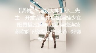 环境简陋难得一见粉穴美妞，今日秀钻被窝特写干净美穴，从下往上视角，摸几下就出水，乳晕也是分红色，搞得满脸潮红