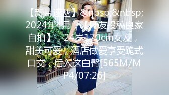 闺蜜姐妹花合伙约会大学男同学进屋后一起上去挑逗被双飞呻吟声像小贱猫