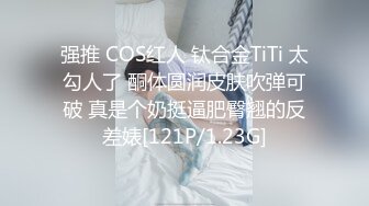 女主播直播玩游戏玩输了受惩罚 被对方拿拖鞋打逼 看着都疼