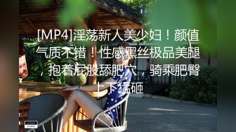 原版野狼偷拍全景70期反蹲在马桶上的妹子逼被看得一清二楚 (1)