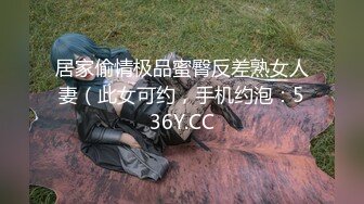 cd 元气少女鹿：好几天没去露出啦，这次专门找了个比较亮的路口，身后一直有骑士们经过，河边遛弯的两个大爷看着我就走过来了，吓得我大几把都掉了