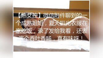 长相甜美妹子穿上连体网袜3P啪啪，特写大黑牛玩弄粉穴边后入边口交，妹子玩的很开心非常诱人