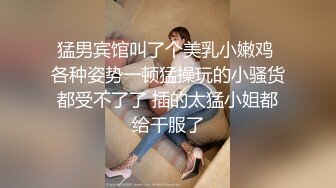 时尚带眼镜超大G奶美女揉奶自摸诱惑秀，极品粉嫩一线天肥逼，摸两下就出了很多水，近距离特写逼逼收缩往外流水