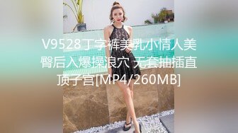 调教微胖女神！纯欲脸大长腿加黑丝，完美胸型，白虎嫩穴！一上来就穿上黑丝玩足交！