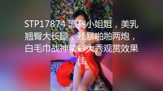 黑丝露脸极品少妇很有生活气息，骚奶子揉捏随意变换形状，自慰逼逼掰开给狼友看，自己舔奶头表情好骚别错过