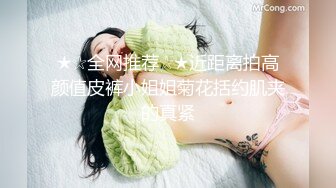 最新全镜偷窥粉衣美眉嘘嘘