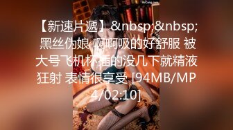 敞亮风骚的美女模特露脸大秀直播展示完美好身材，听狼友指挥揉着骚奶子伸着小舌头要舔狼友大鸡巴特写自慰