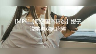 中美泰混血美女！独自在家寂寞自慰！性感美腿黑丝袜，无毛肥唇骚穴掰开，抬腿手指狂插，表情很是淫荡