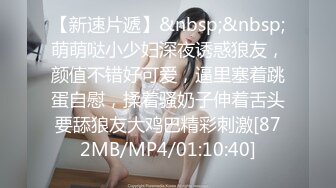 商场女厕全景偷拍牛仔裤,美女的极品微毛小粉鲍