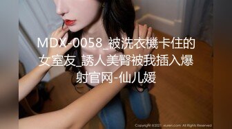 人妖系列之透明黑色内衣眼镜可爱妖妖和粉丝互动的时候下面正在被舔 硬了俩人到床上销魂爱爱