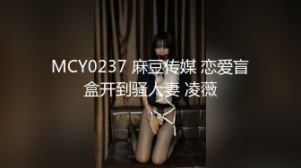 邻家小妹妹，白丝小兔子着装，被男友强制深喉，白白嫩嫩的，弄得美女很痛苦啊！