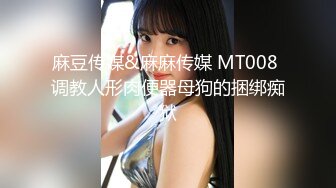 《极品反差露脸学生妹》外语大学知名公交车痴女，为了求干什么都敢玩，户外露出、吃精、3P样样精通，长相一般但真的骚