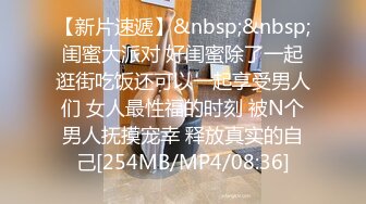 [MP4/ 894M]&nbsp;&nbsp;单男约操小夫妻3P，过来先吃点东西再开操，透视装双屌一起舔，前后夹击爆操